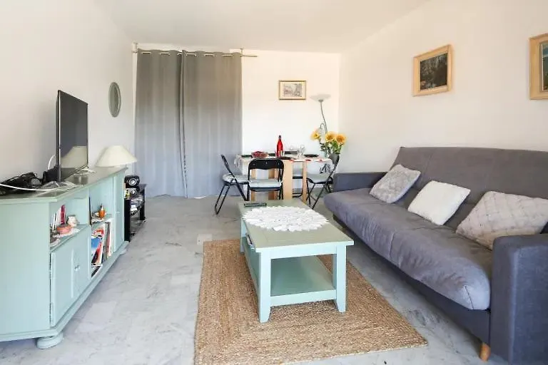 Apartment Appartement Cosy Dans Residence Avec Piscine Et A 2 Pas De La Mer Bandol
