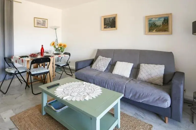 Appartement Cosy Dans Residence Avec Piscine Et A 2 Pas De La Mer Bandol 0*,  France